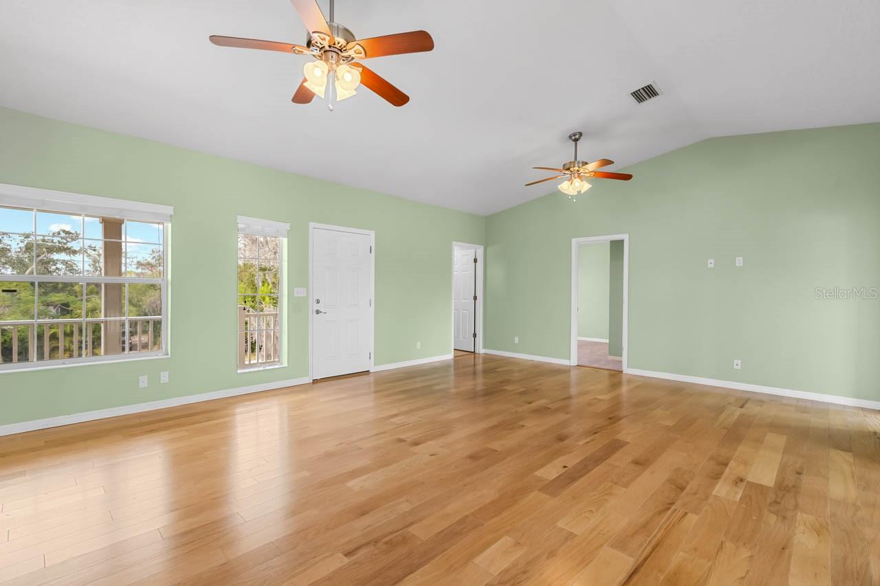 Listing photo id 13 for 2606 River Bend Drive