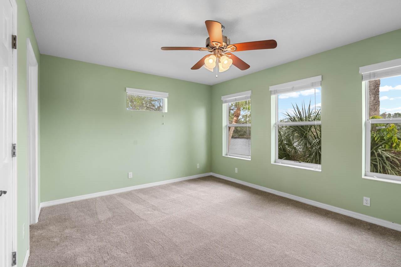 Listing photo id 14 for 2606 River Bend Drive