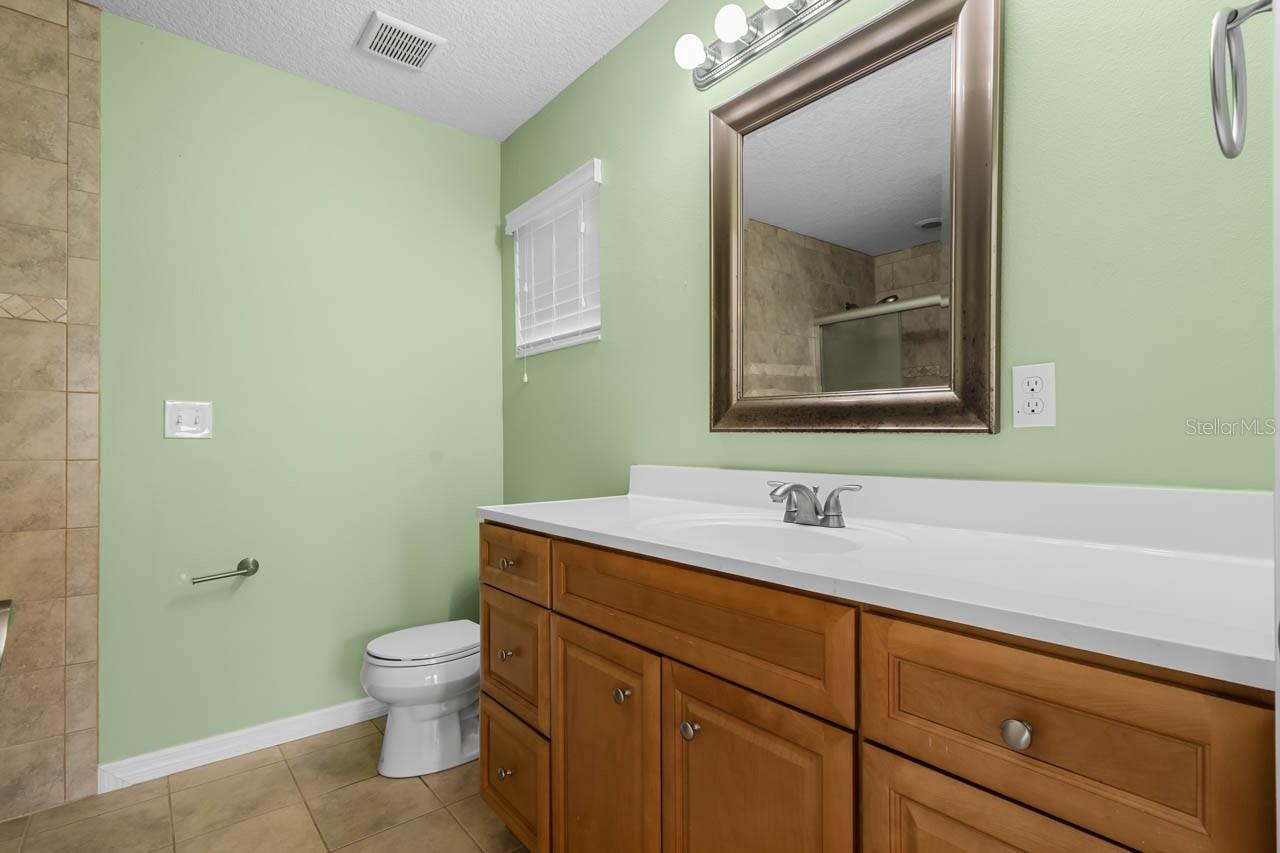 Listing photo id 17 for 2606 River Bend Drive