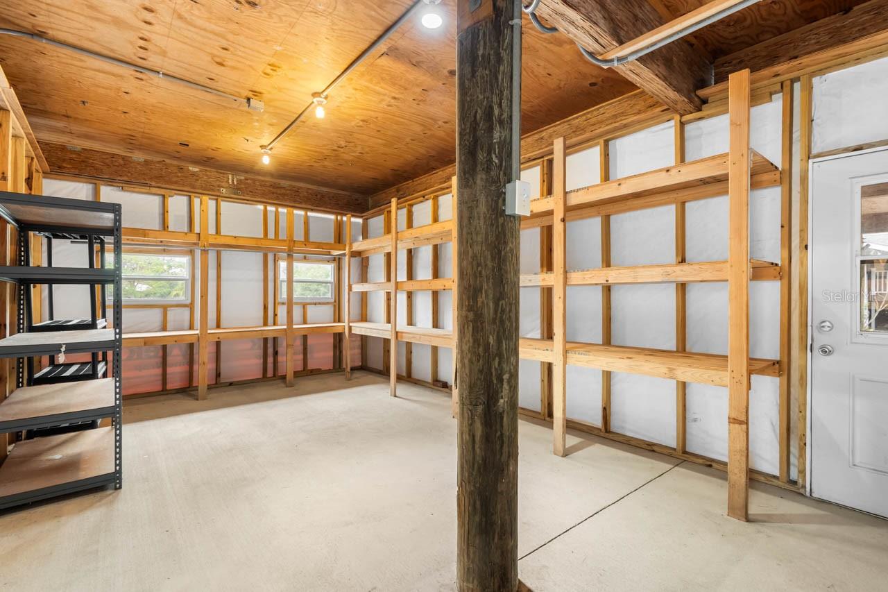 Listing photo id 29 for 2606 River Bend Drive