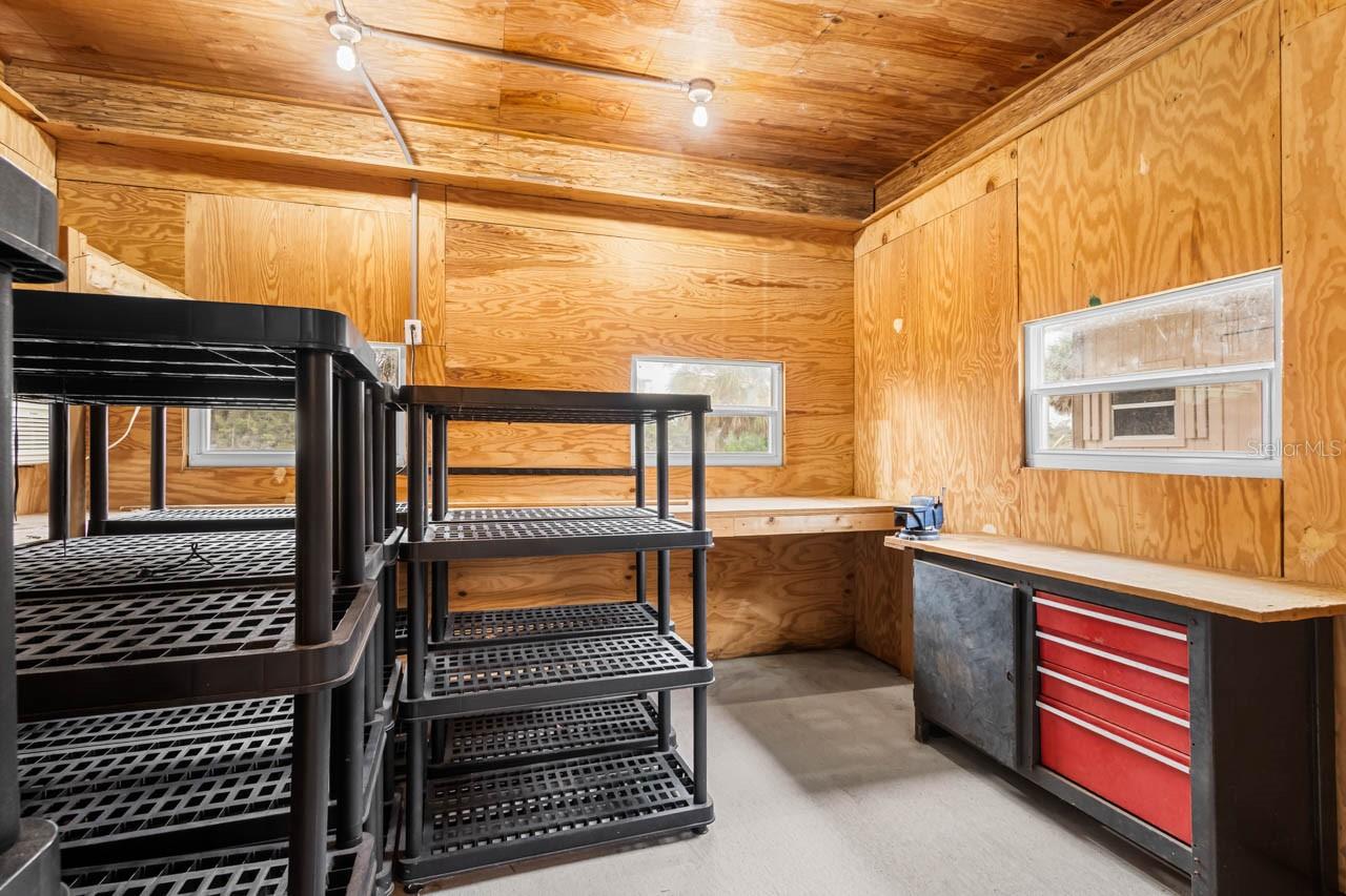 Listing photo id 30 for 2606 River Bend Drive