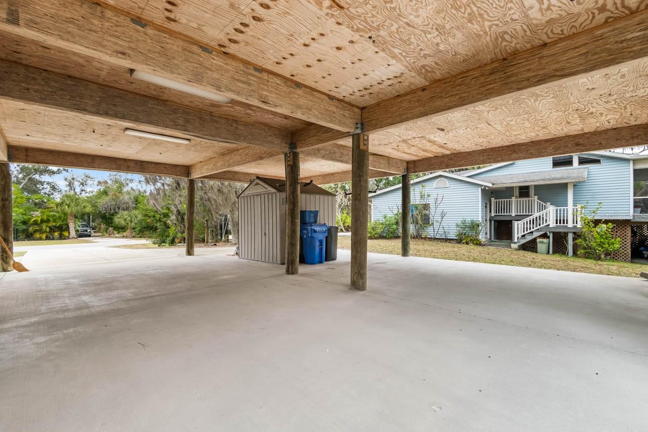 Listing photo id 32 for 2606 River Bend Drive