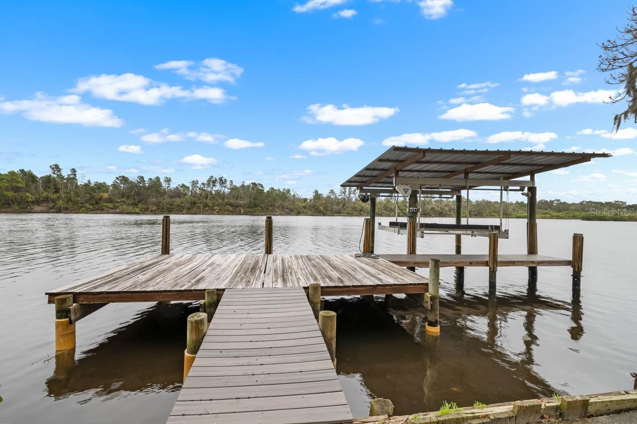 Listing photo id 34 for 2606 River Bend Drive