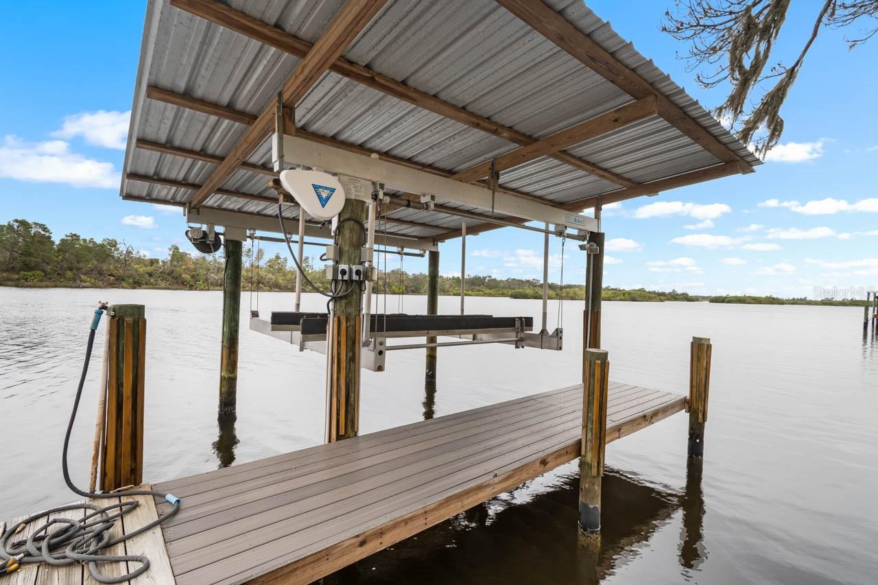 Listing photo id 36 for 2606 River Bend Drive