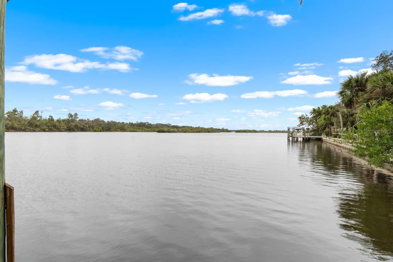 Listing photo id 37 for 2606 River Bend Drive