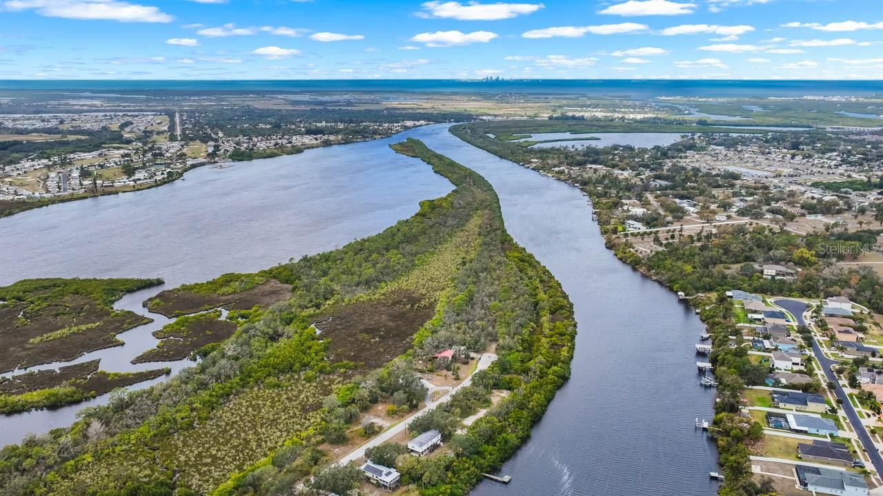 Listing photo id 47 for 2606 River Bend Drive