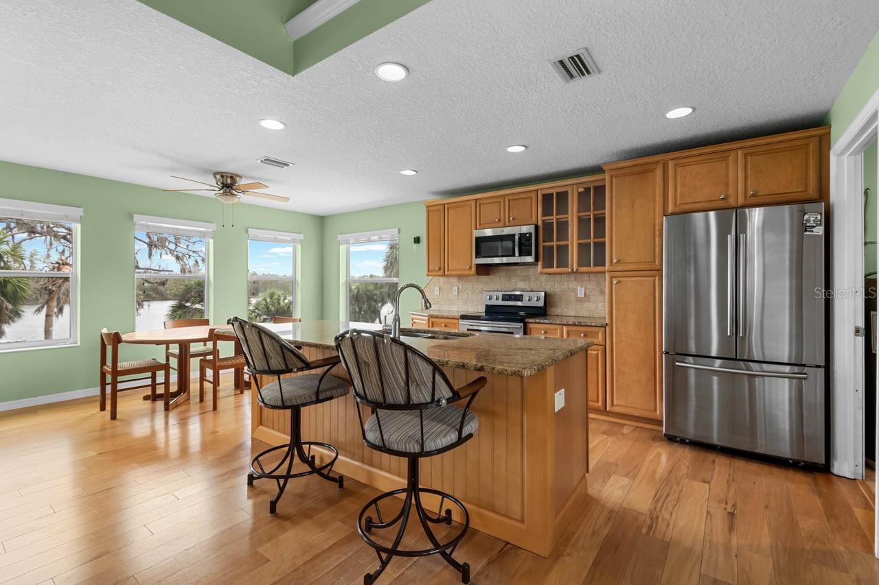 Listing photo id 3 for 2606 River Bend Drive