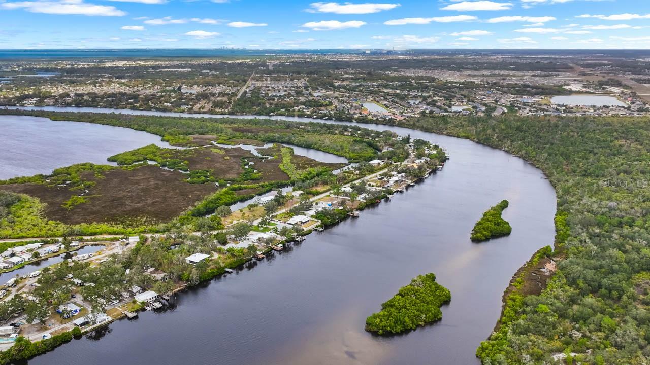 Listing photo id 50 for 2606 River Bend Drive