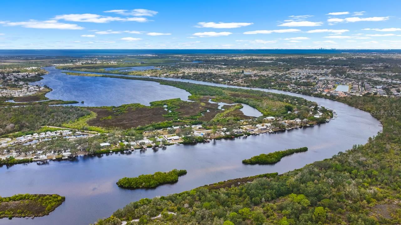 Listing photo id 51 for 2606 River Bend Drive