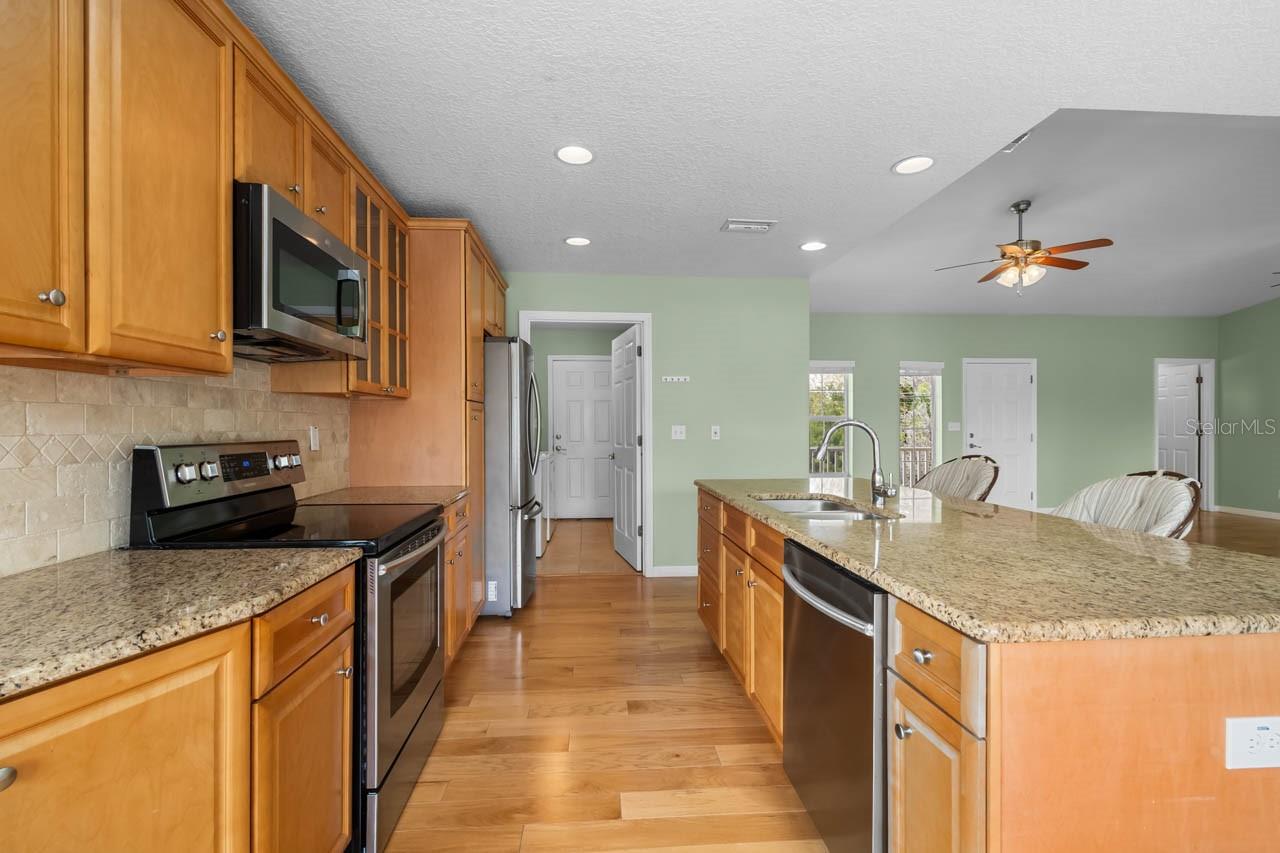 Listing photo id 5 for 2606 River Bend Drive