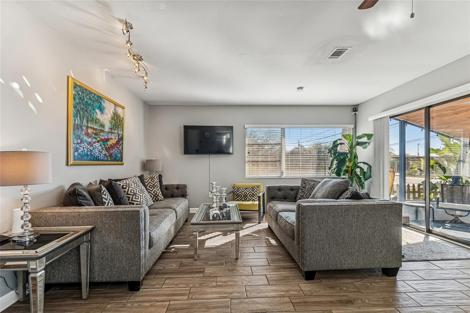 Image 18 of 62 For 902 Beltrees Street