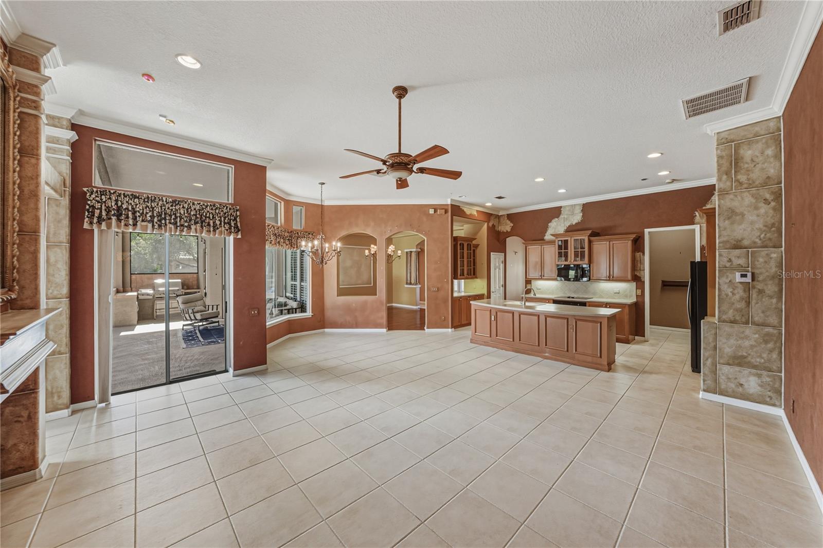 Image 18 of 90 For 12518 Lake Jovita Boulevard