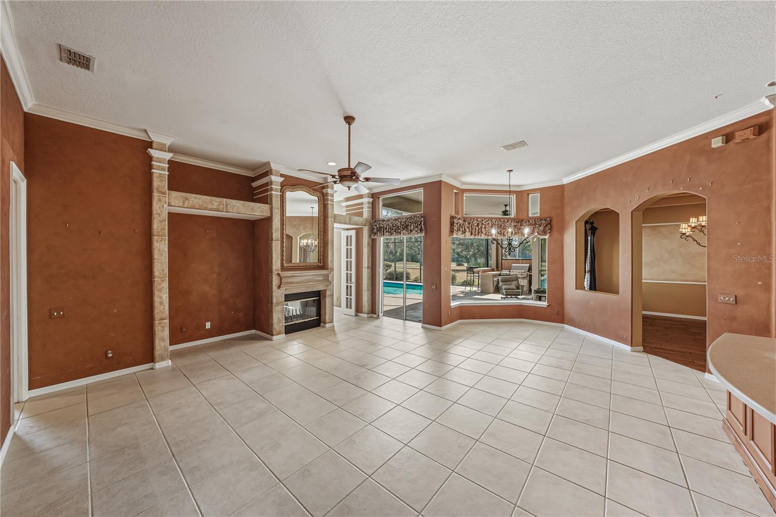 Image 29 of 90 For 12518 Lake Jovita Boulevard