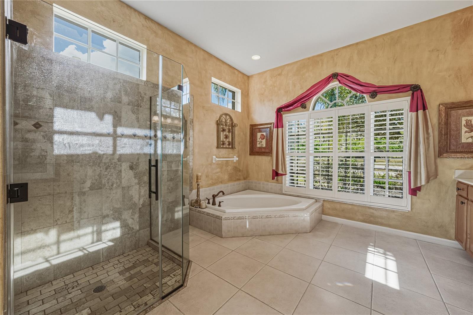 Image 41 of 90 For 12518 Lake Jovita Boulevard