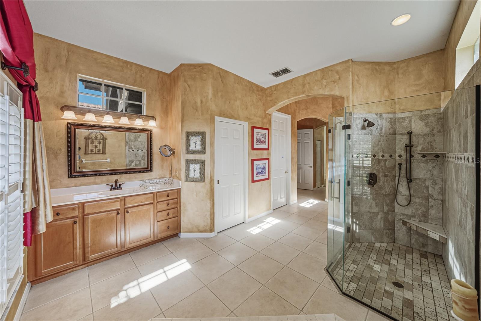 Image 46 of 90 For 12518 Lake Jovita Boulevard