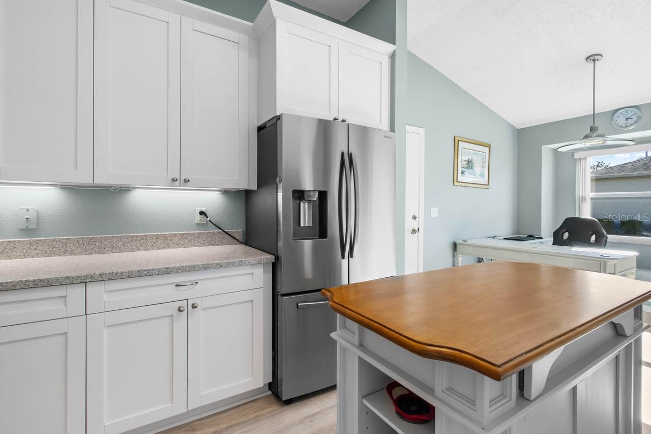 Image 12 of 58 For 1025 New Winsor Loop 28