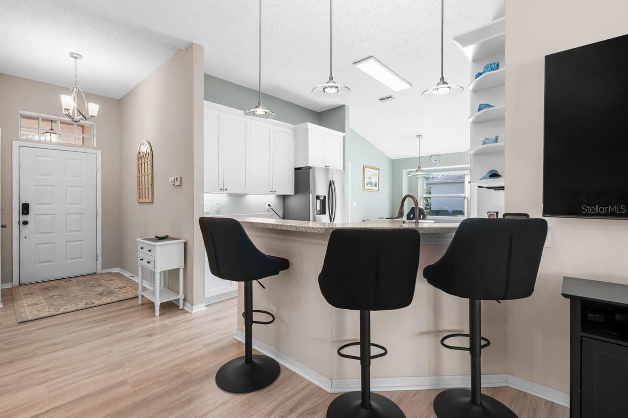 Image 14 of 58 For 1025 New Winsor Loop 28