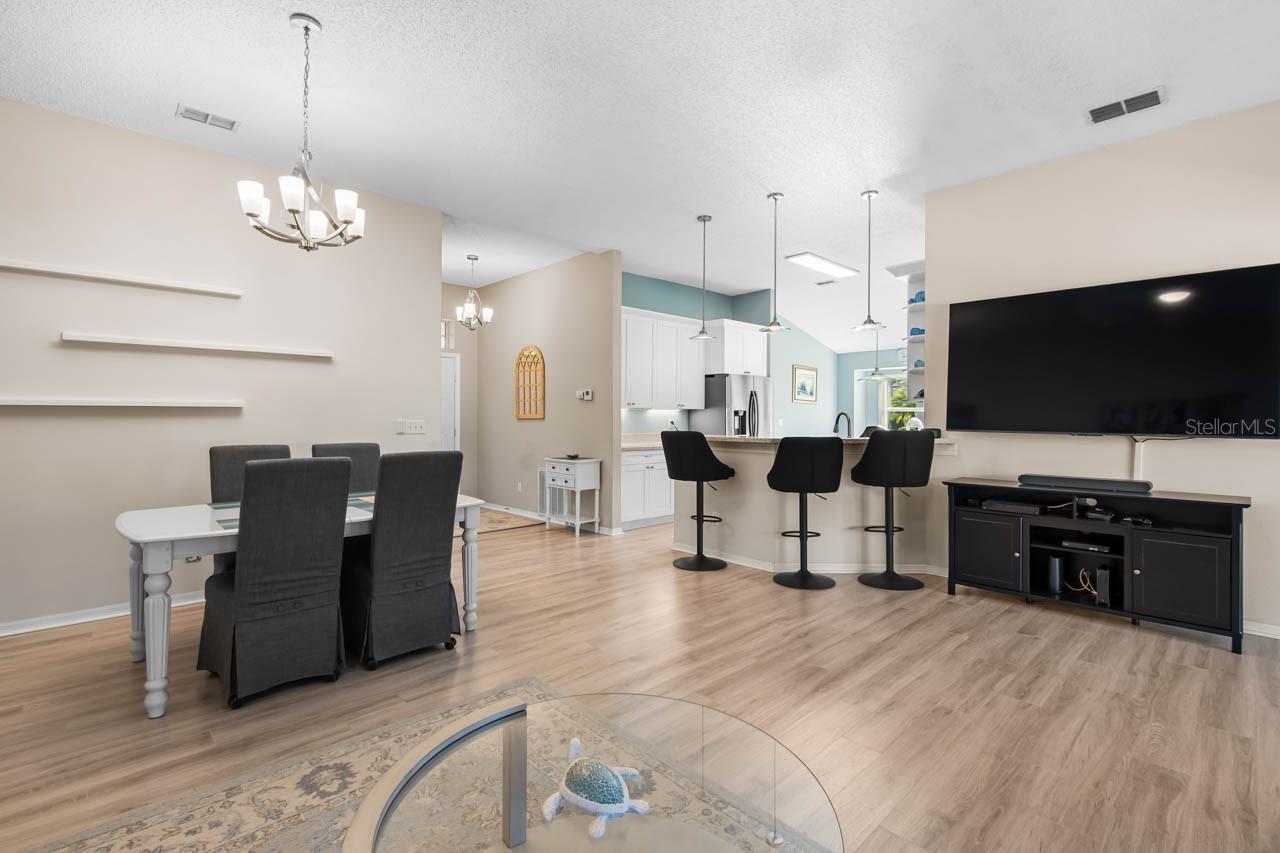 Image 16 of 58 For 1025 New Winsor Loop 28