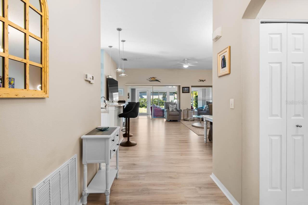 Image 19 of 58 For 1025 New Winsor Loop 28