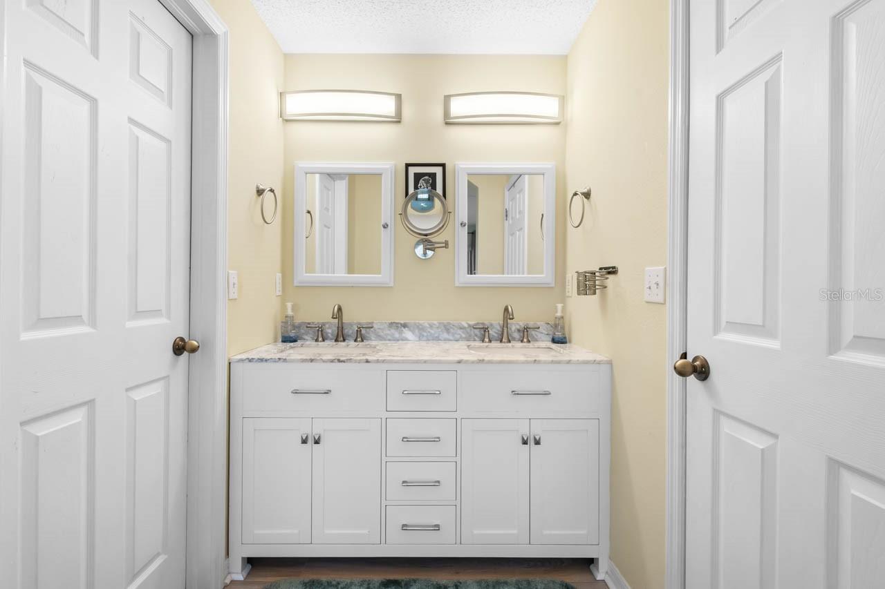 Image 26 of 58 For 1025 New Winsor Loop 28