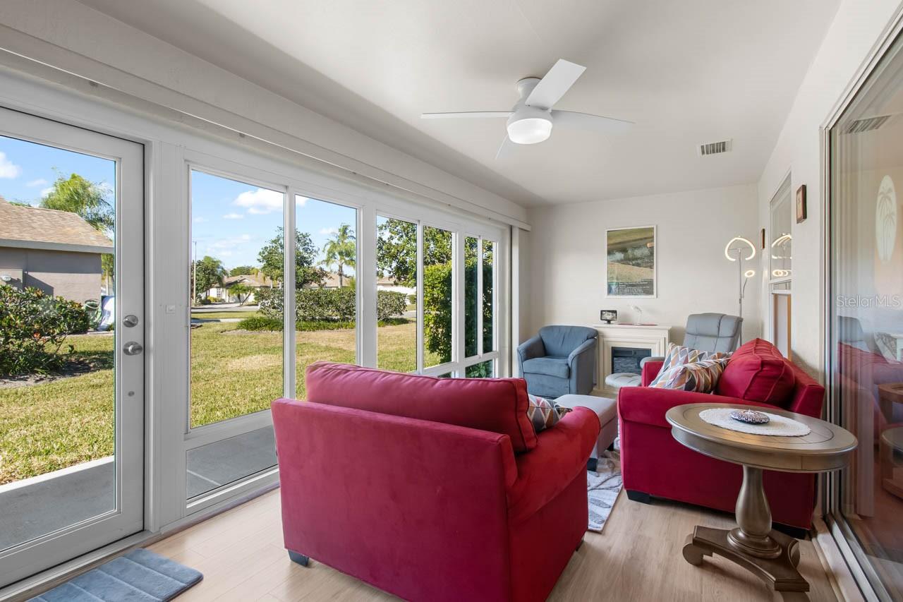 Image 7 of 58 For 1025 New Winsor Loop 28