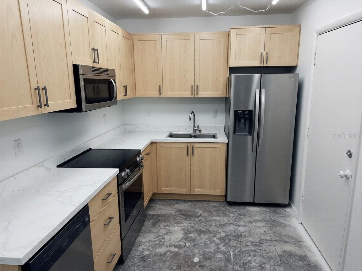 Image 5 of 56 For 4606 Gray Street 206