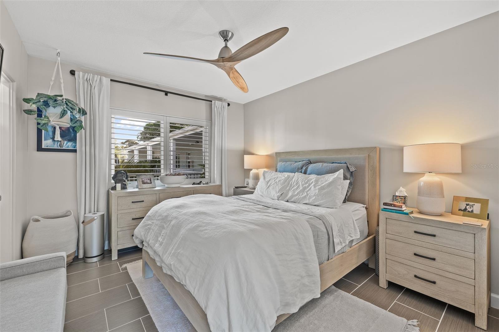 Image 11 of 23 For 410 12th Avenue Ne 8