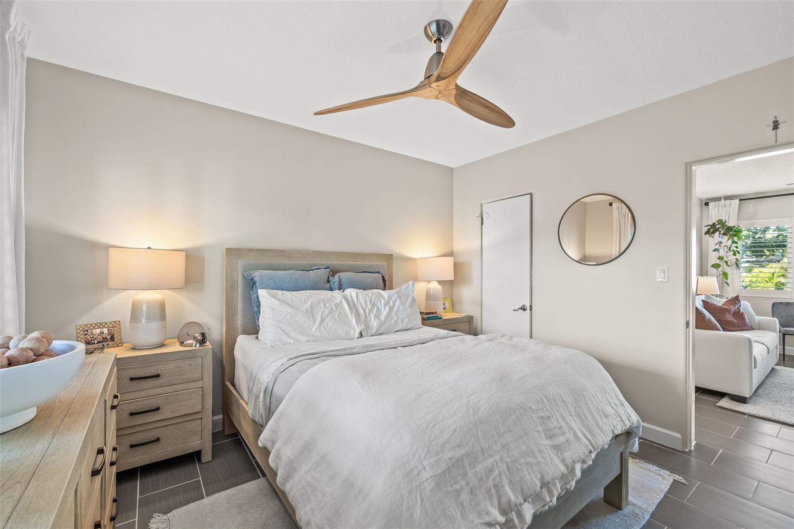 Image 13 of 23 For 410 12th Avenue Ne 8