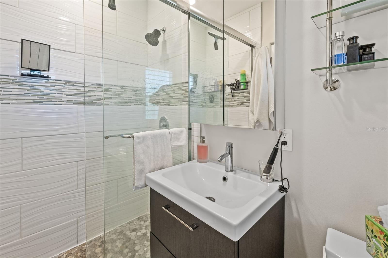 Image 14 of 23 For 410 12th Avenue Ne 8