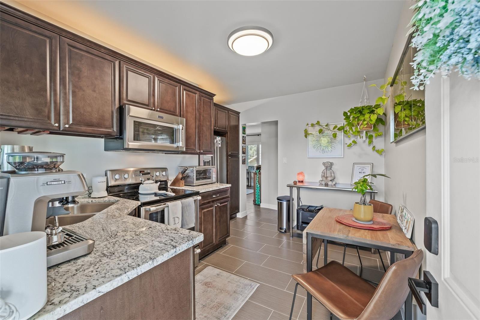 Image 4 of 23 For 410 12th Avenue Ne 8