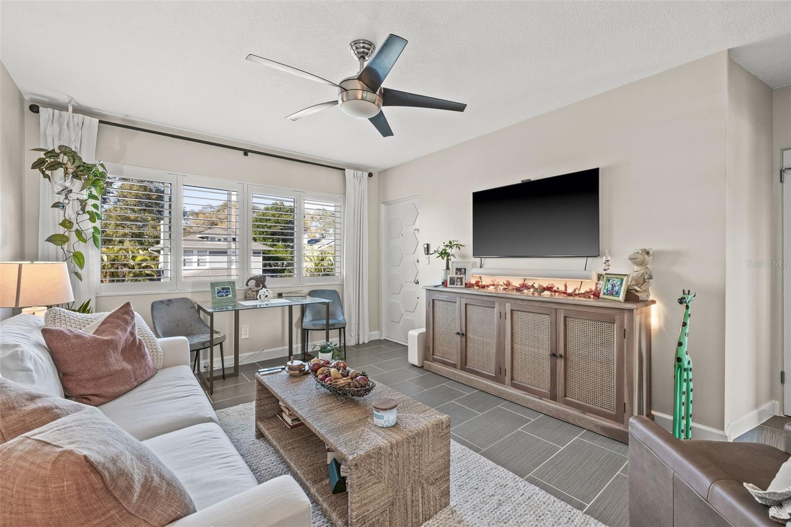 Image 7 of 23 For 410 12th Avenue Ne 8