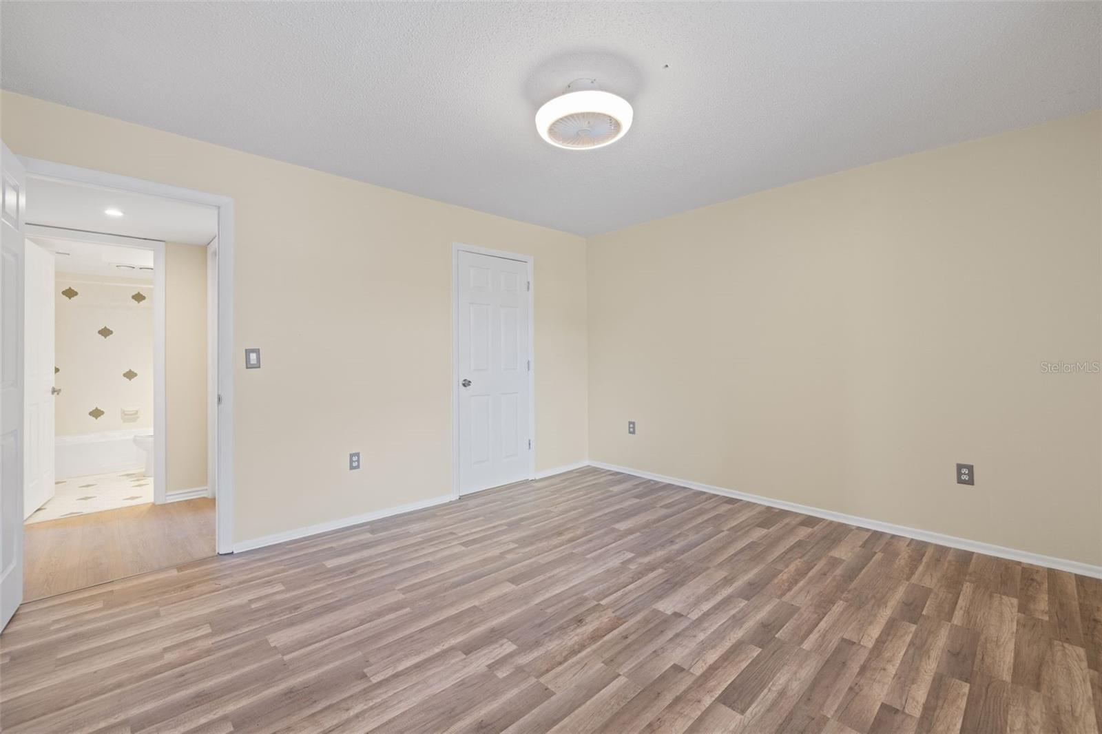 Image 22 of 44 For 2623 Seville Boulevard 301