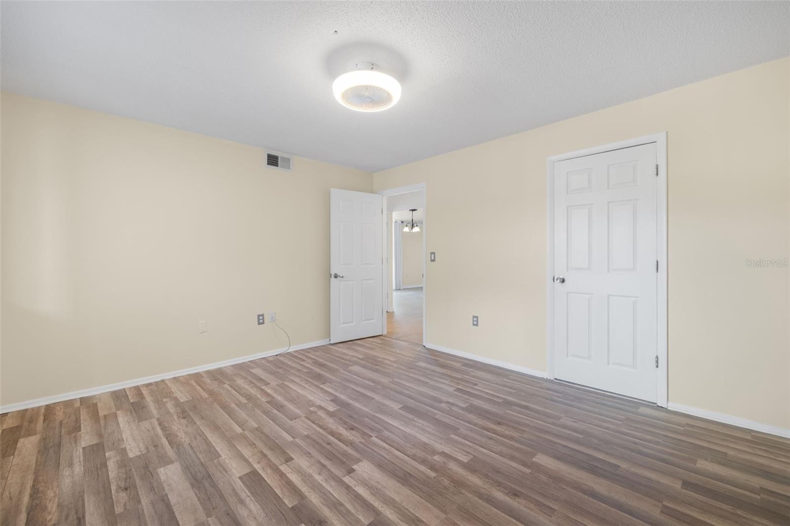 Image 23 of 44 For 2623 Seville Boulevard 301