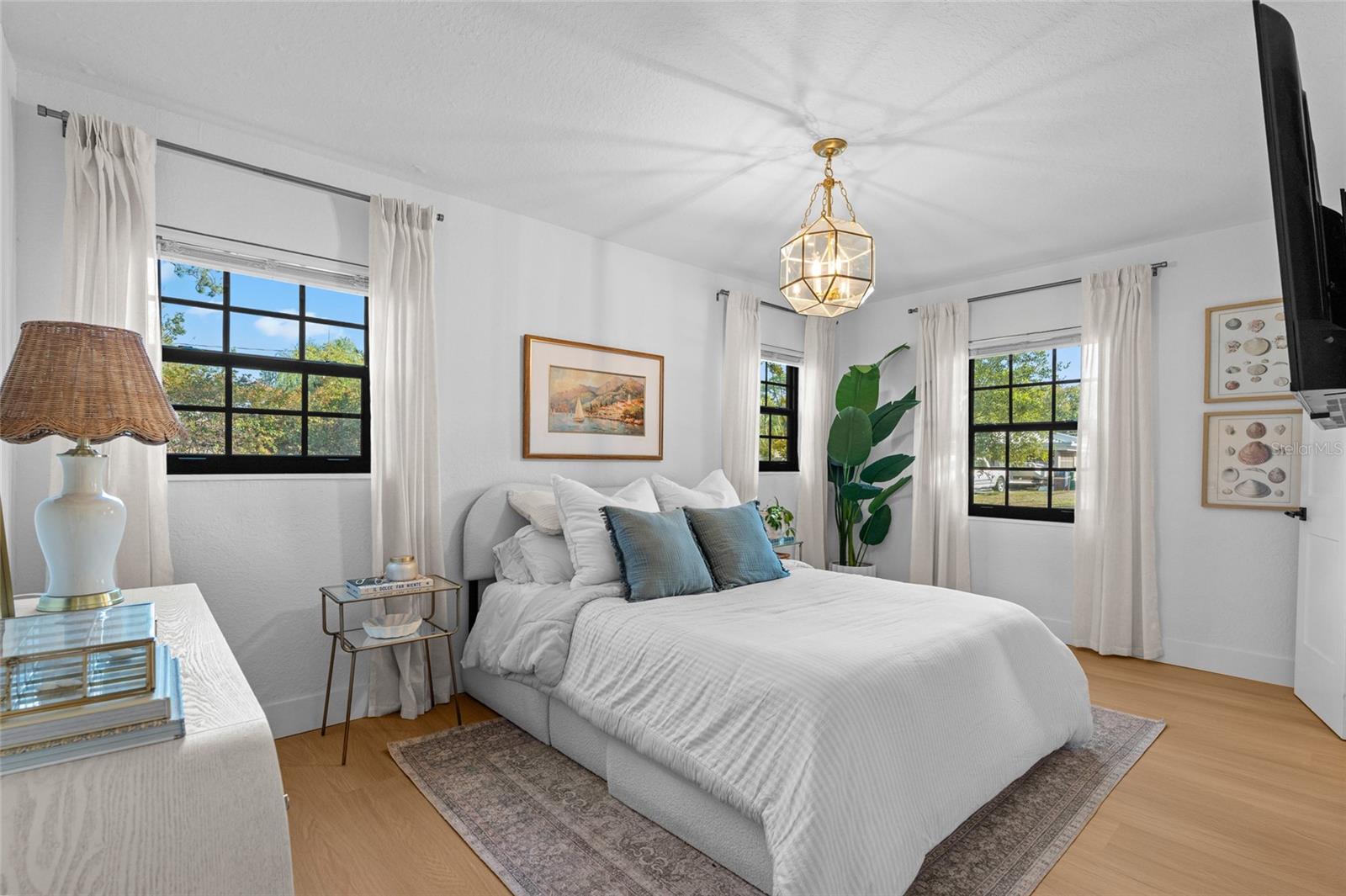 Image 27 of 40 For 4201 Bay View Avenue