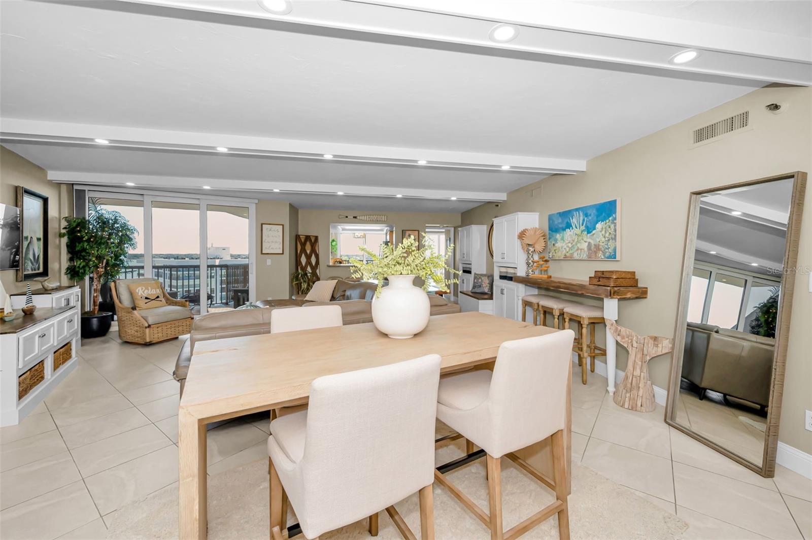 Image 18 of 96 For 1660 Gulf Boulevard 1007