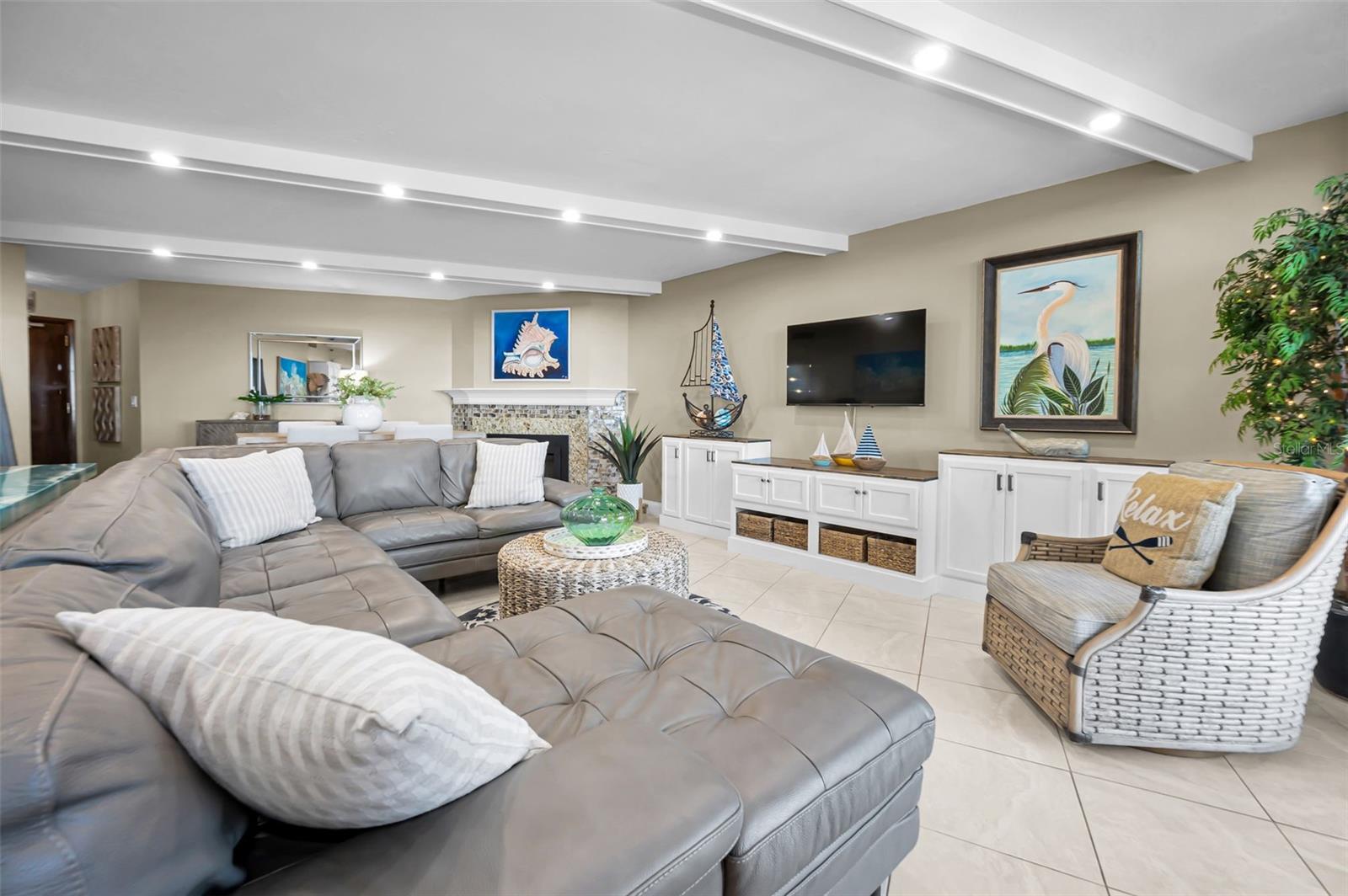 Image 20 of 96 For 1660 Gulf Boulevard 1007