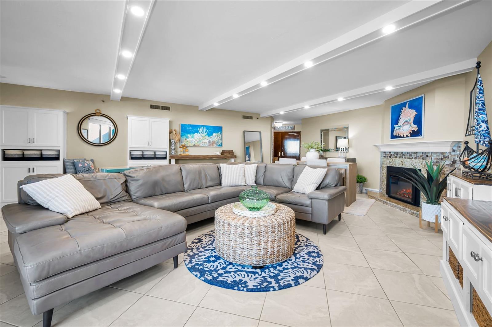 Image 21 of 96 For 1660 Gulf Boulevard 1007