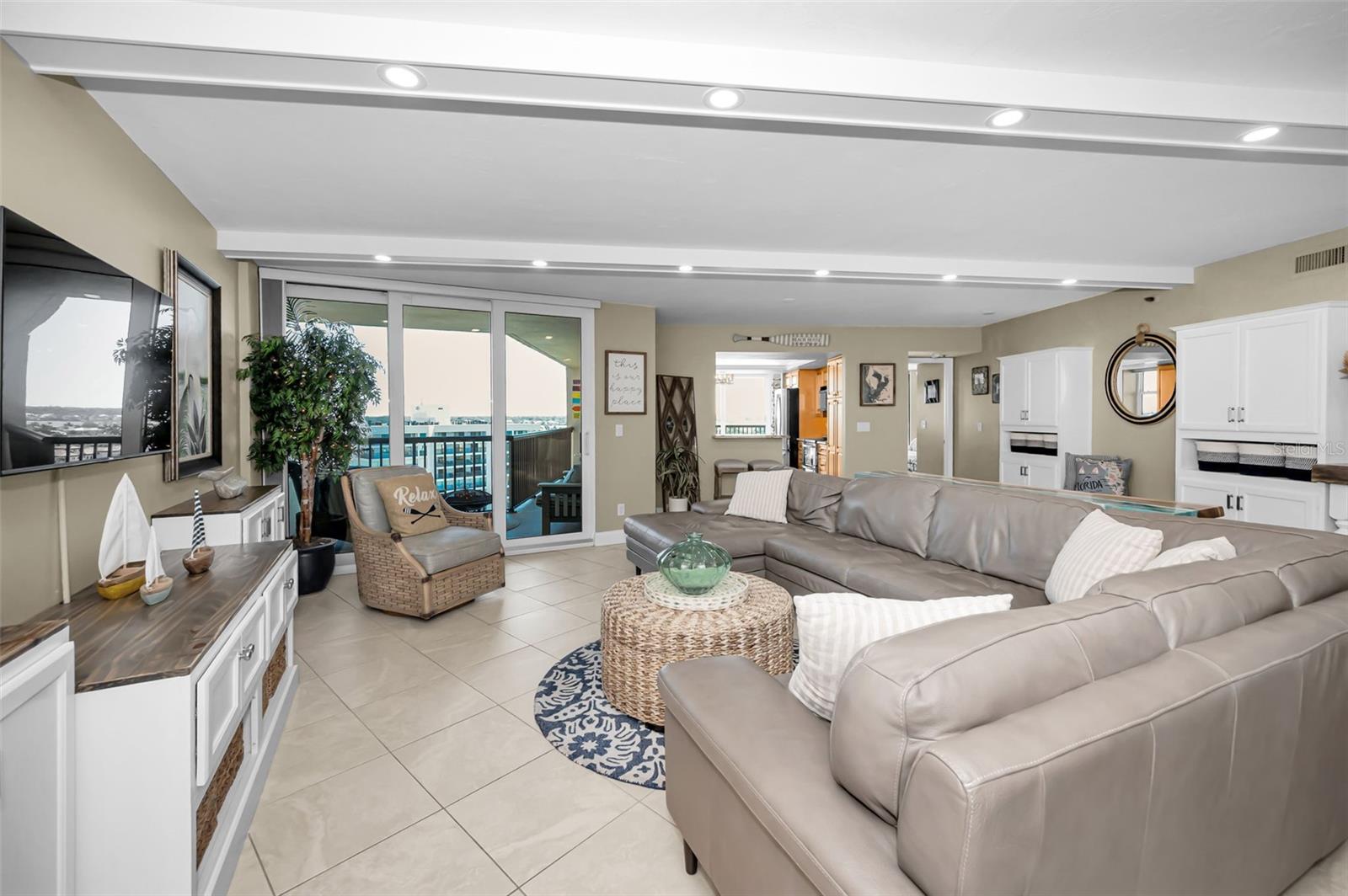 Image 24 of 96 For 1660 Gulf Boulevard 1007