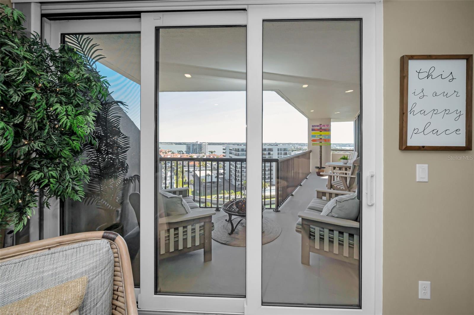 Image 25 of 96 For 1660 Gulf Boulevard 1007