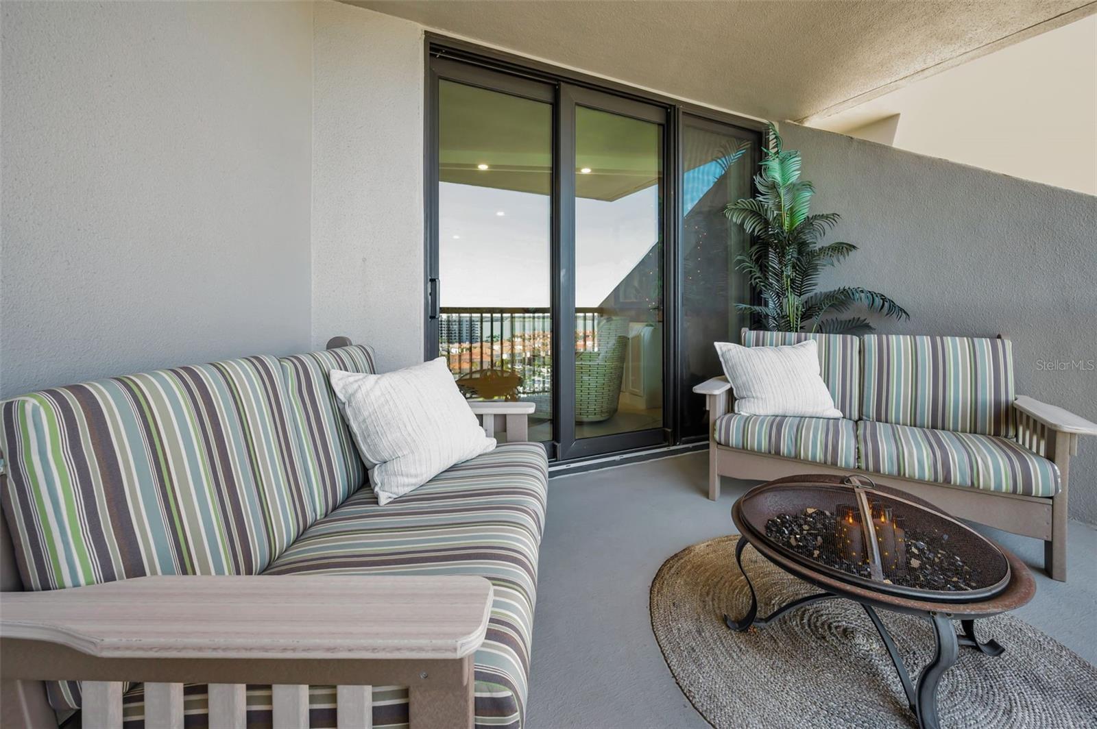 Image 27 of 96 For 1660 Gulf Boulevard 1007