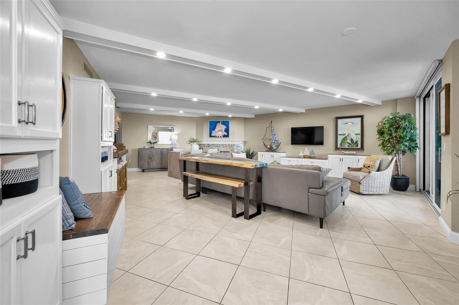 Image 32 of 96 For 1660 Gulf Boulevard 1007