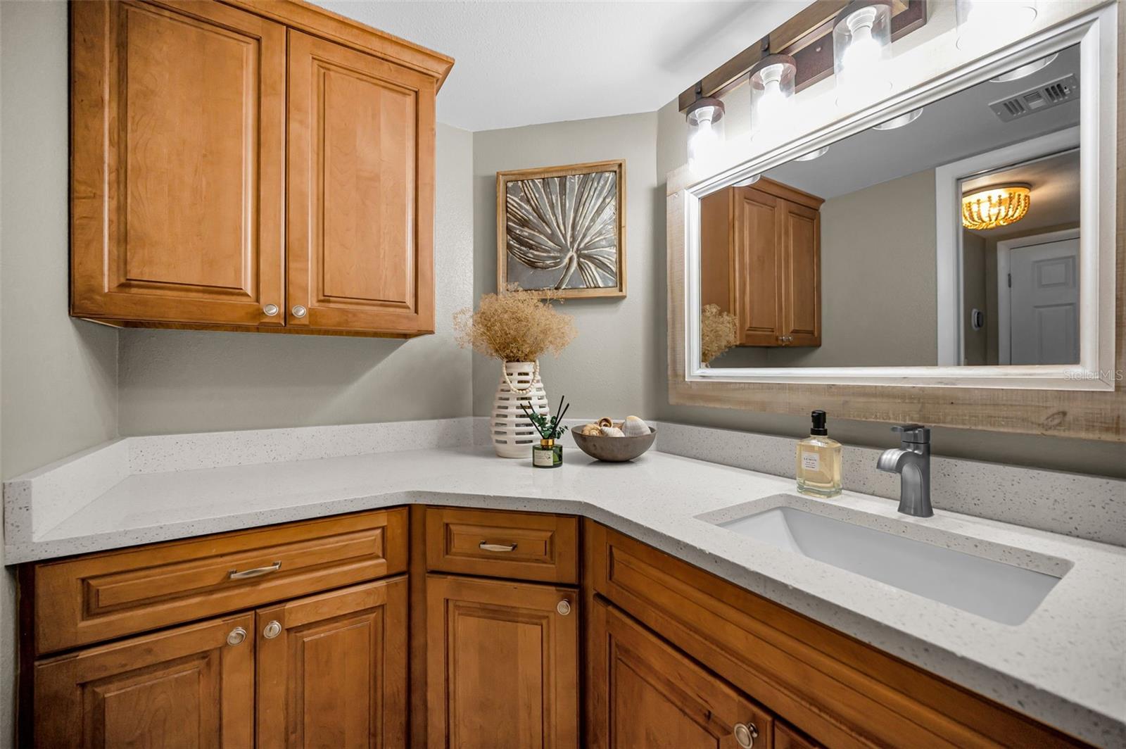 Image 63 of 96 For 1660 Gulf Boulevard 1007