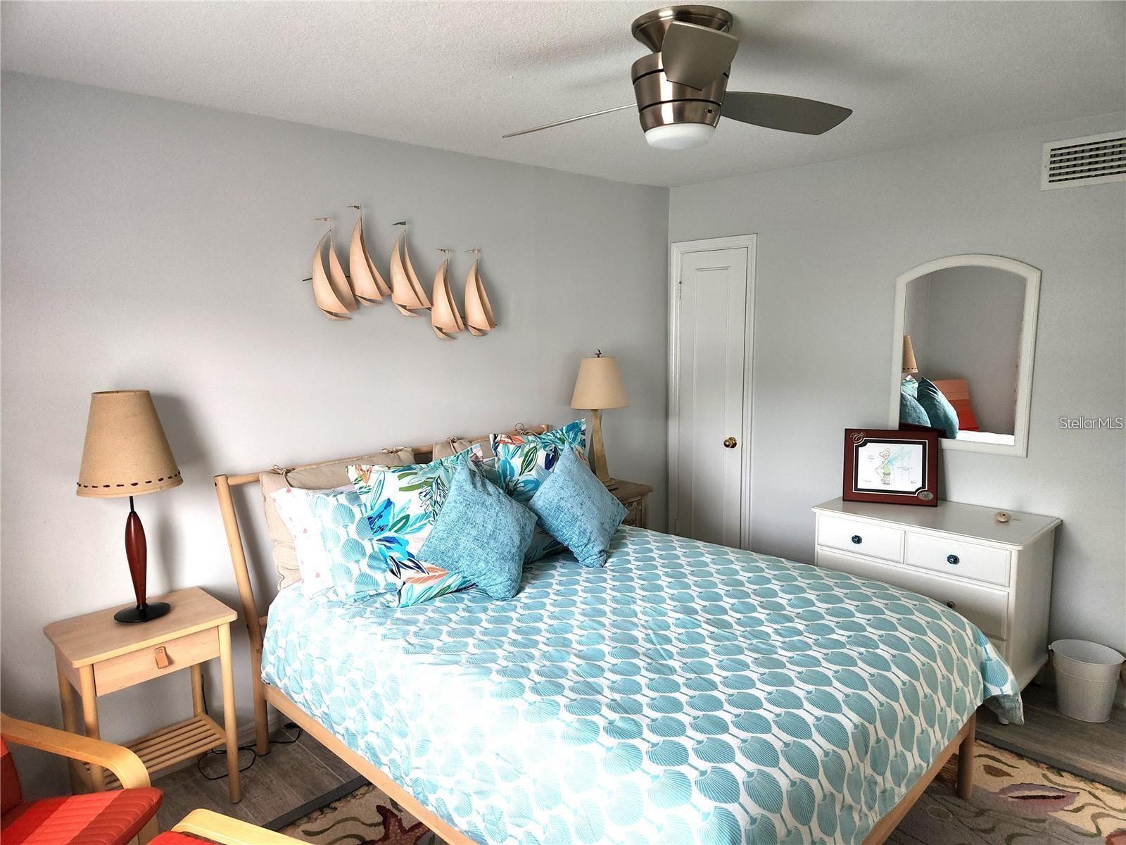 Image 12 of 48 For 205 Pompano Drive Se B