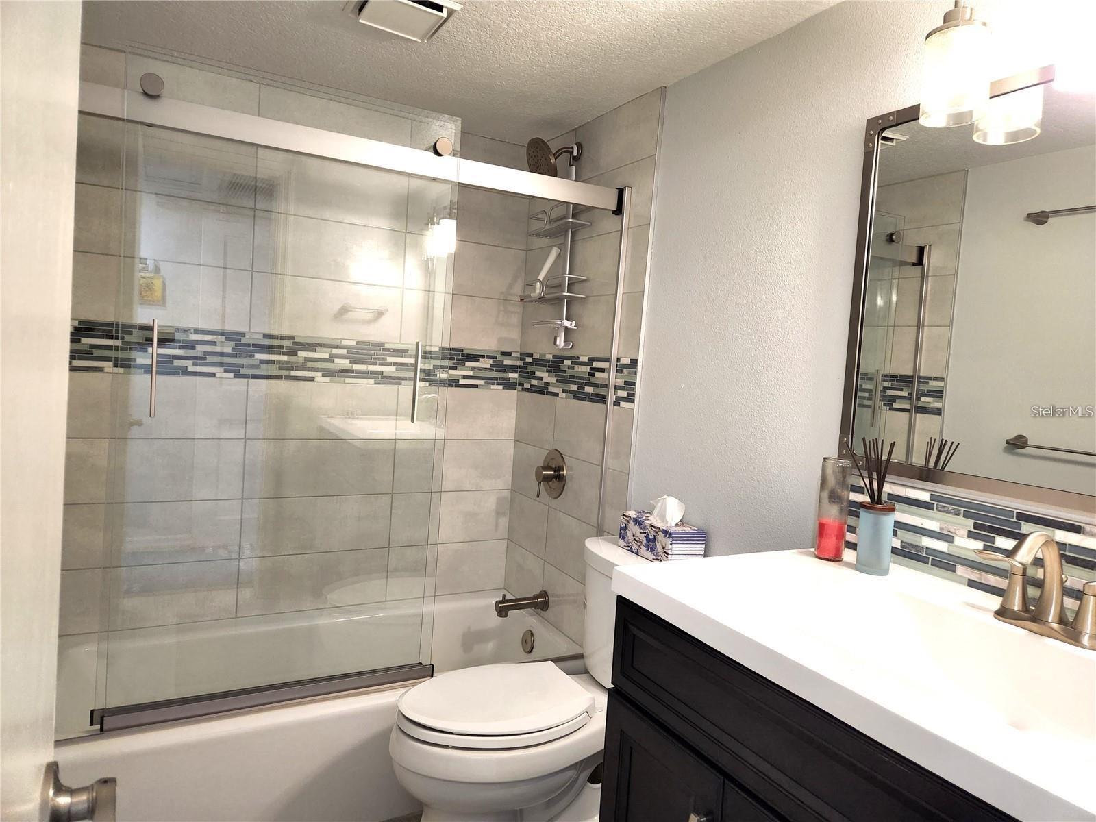 Image 14 of 48 For 205 Pompano Drive Se B