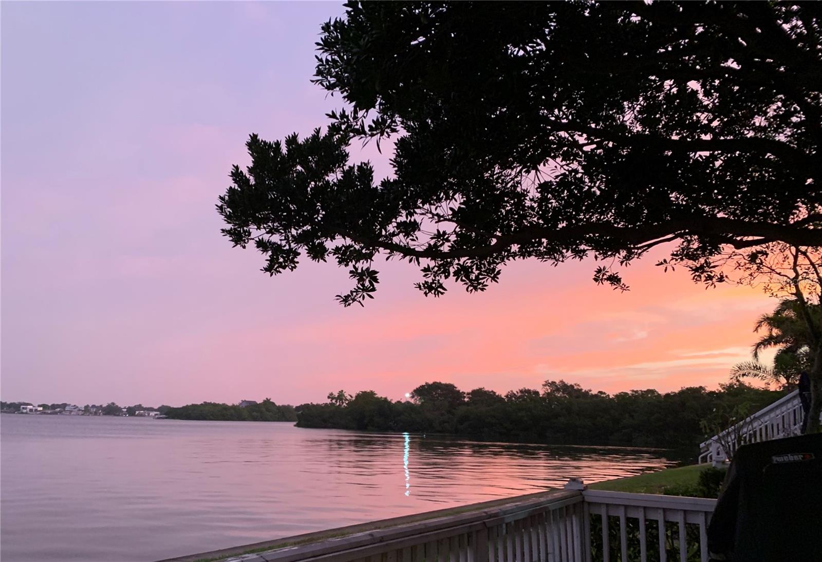 Image 20 of 48 For 205 Pompano Drive Se B