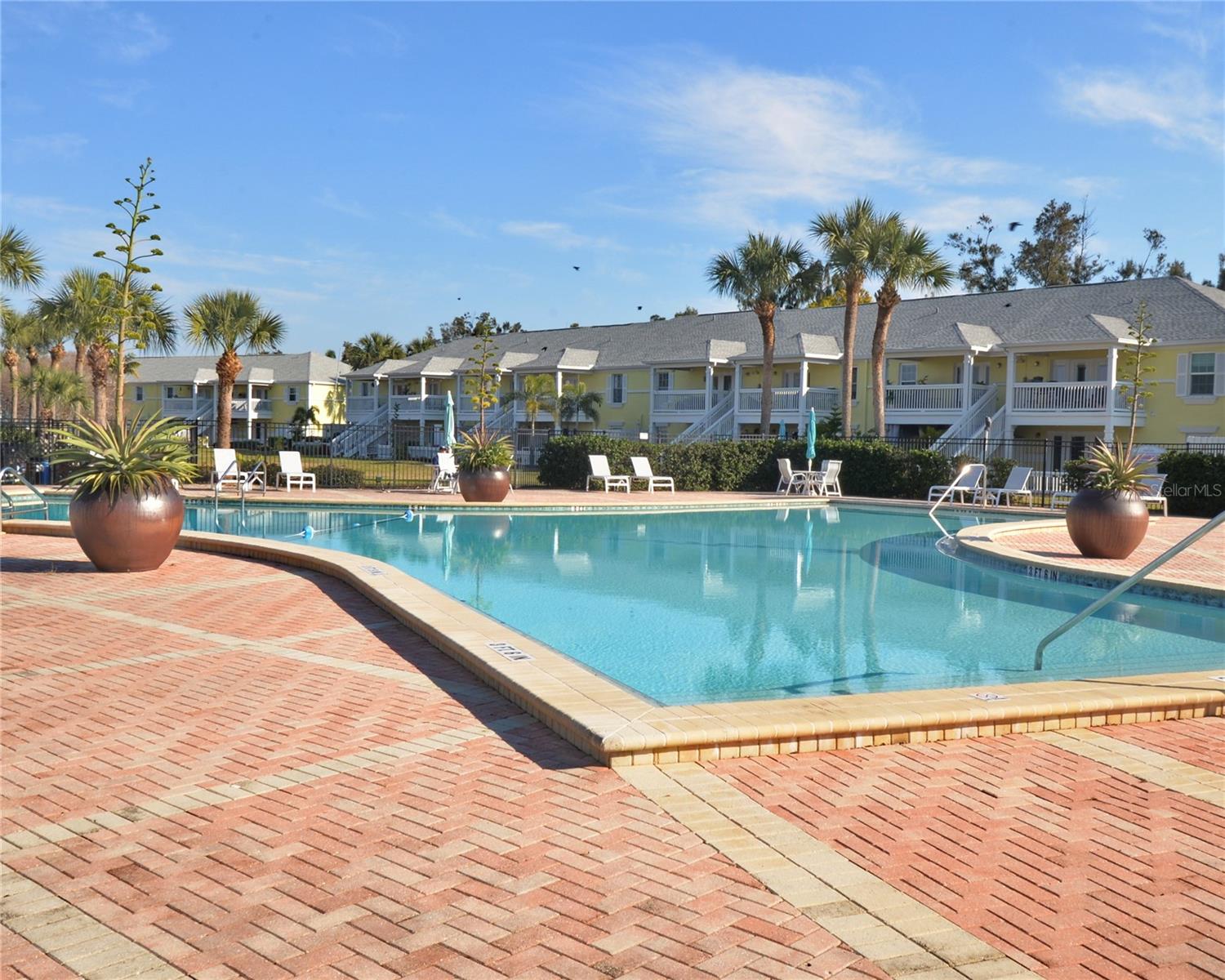 Image 30 of 48 For 205 Pompano Drive Se B