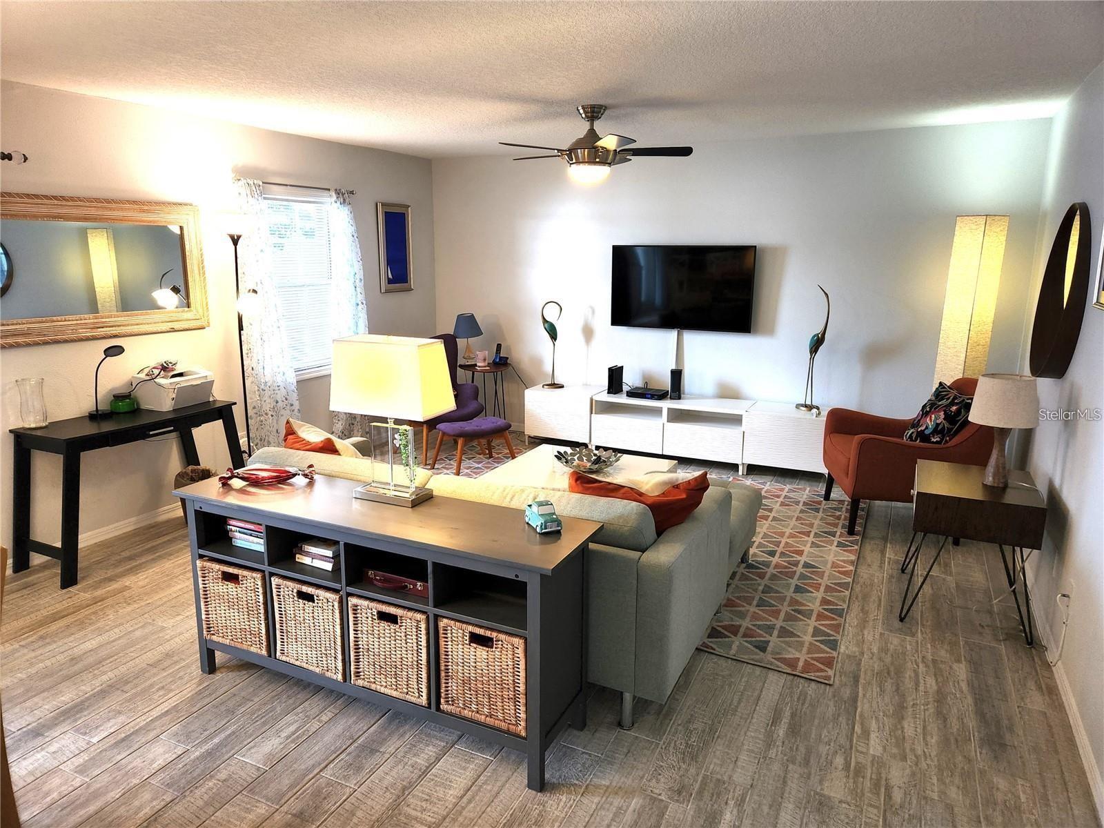 Image 4 of 48 For 205 Pompano Drive Se B