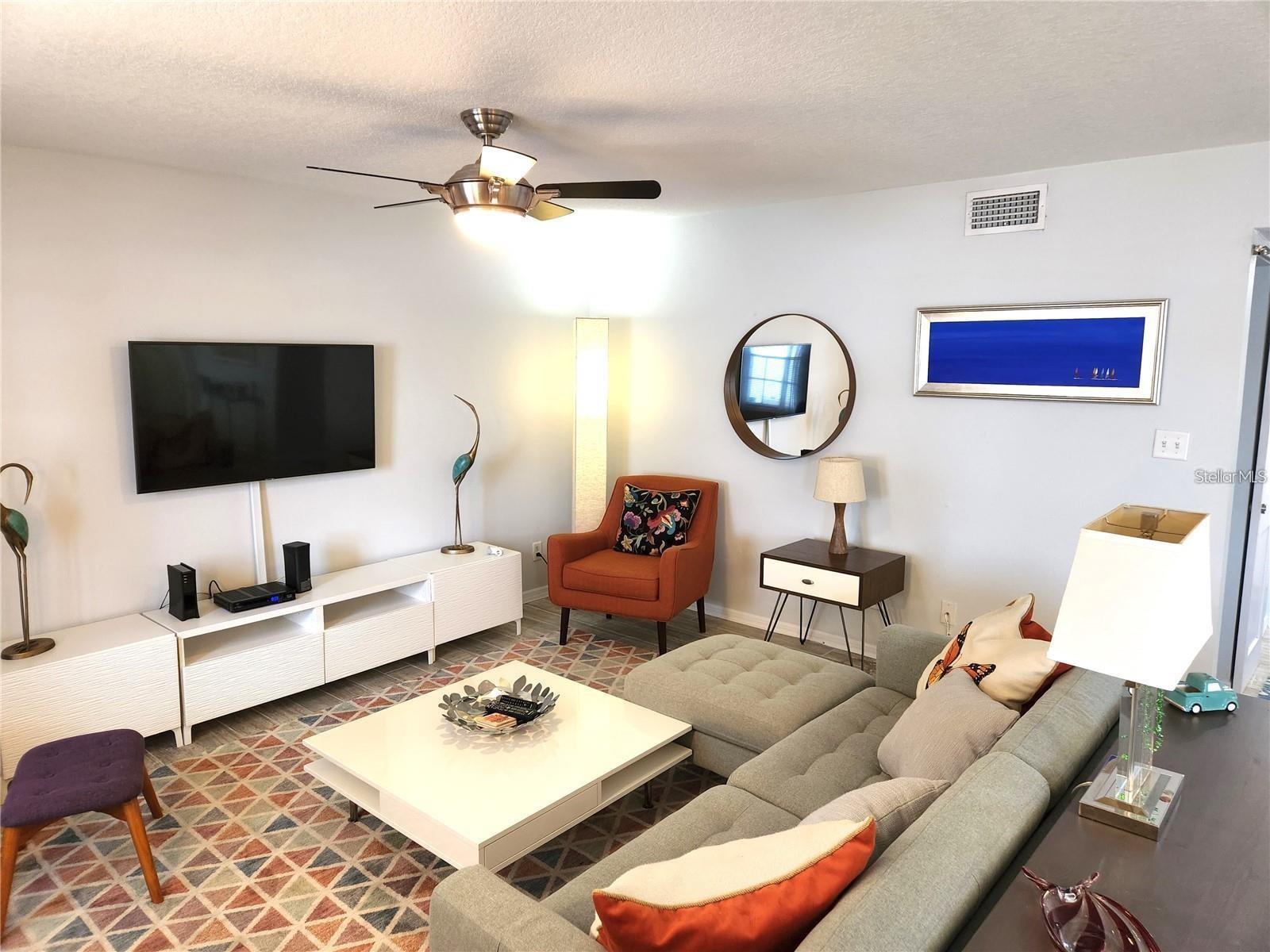 Image 5 of 48 For 205 Pompano Drive Se B