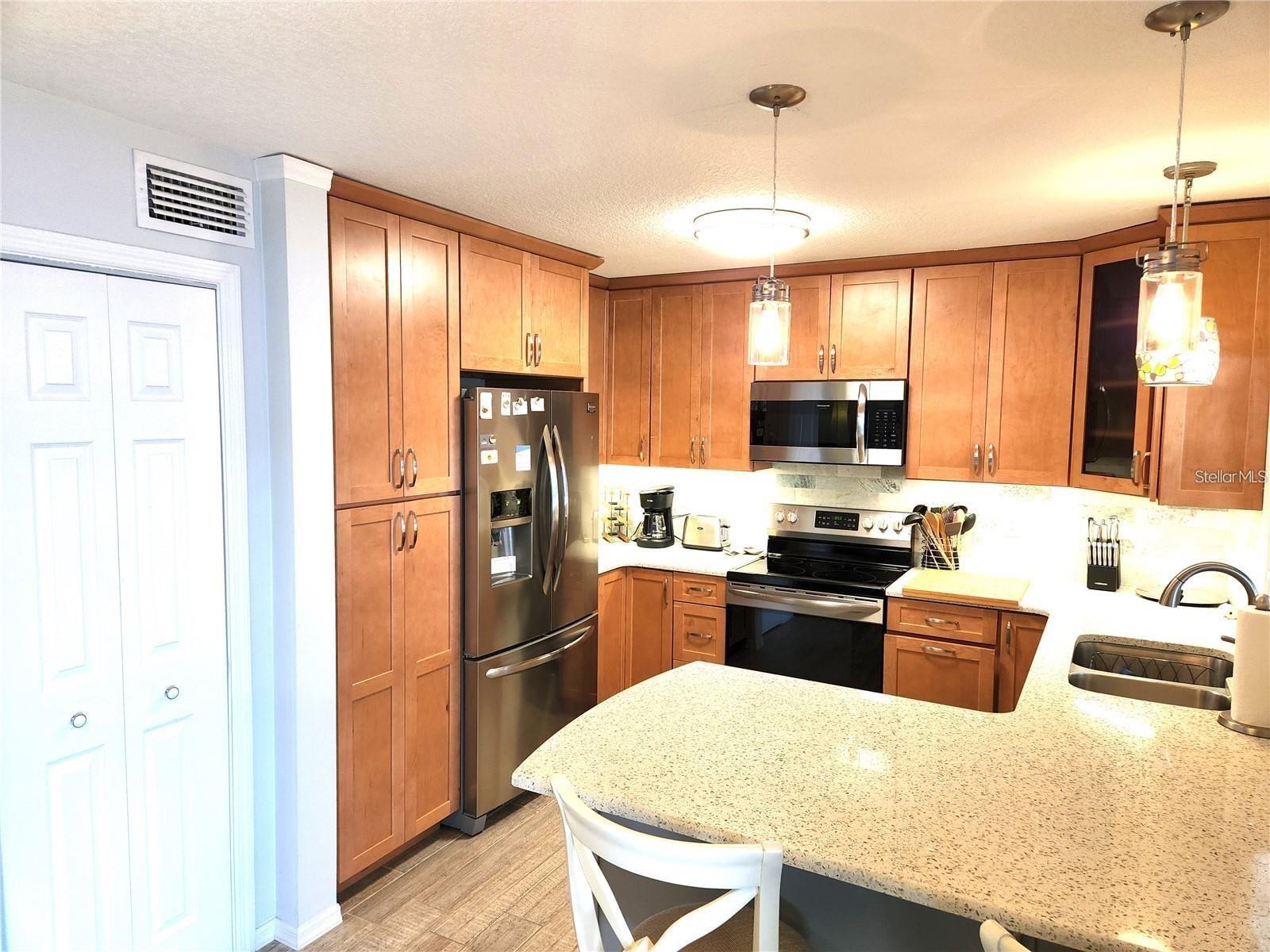 Image 8 of 48 For 205 Pompano Drive Se B