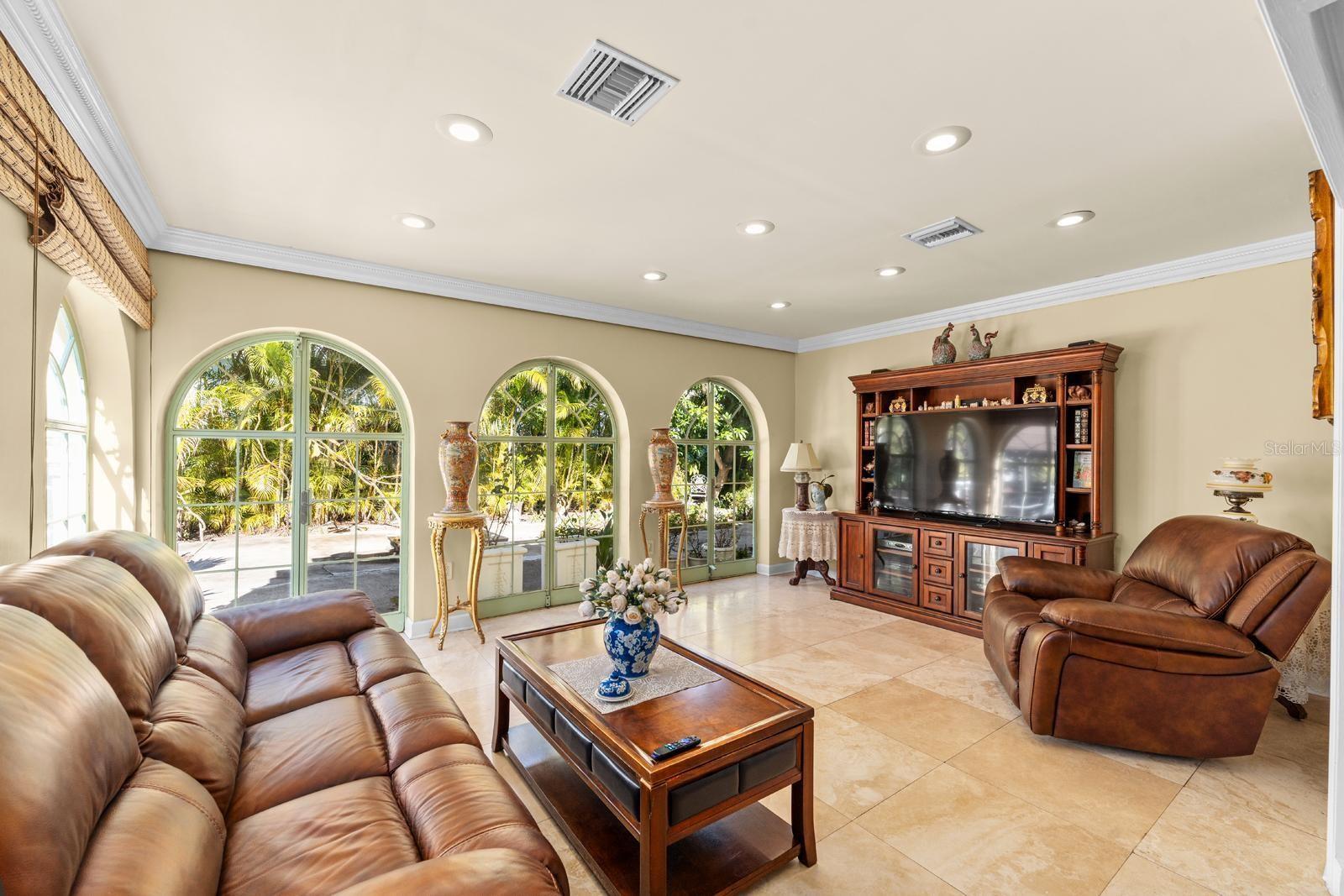 Image 21 of 49 For 3511 Euclid Avenue